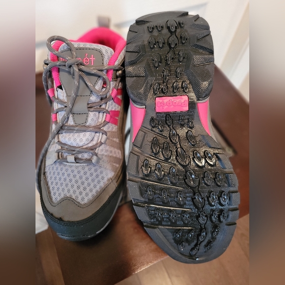 Propet Peak walking shoe - Picture 2 of 5